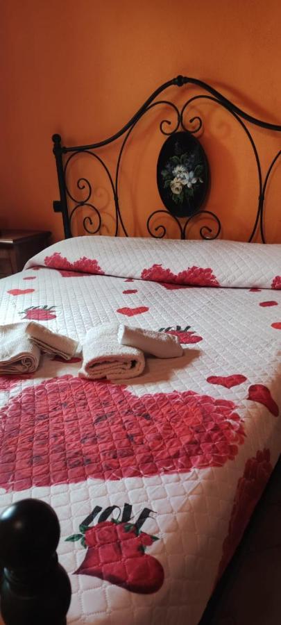 Notti Magiche Bed and Breakfast Castelvecchio Calvisio Eksteriør billede